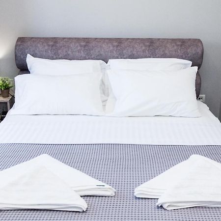 A Spacious Brand New Studio Ideal For 2 A Apartment Athens Luaran gambar